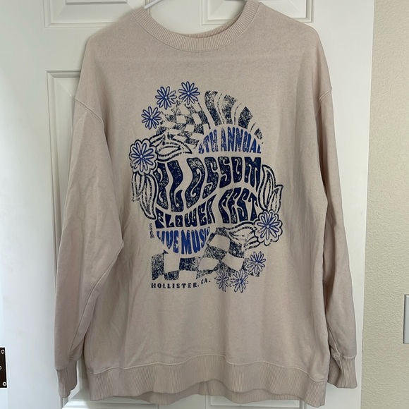 Hollister Tops - Hollister Flower Fest Sweatshirt 🌸